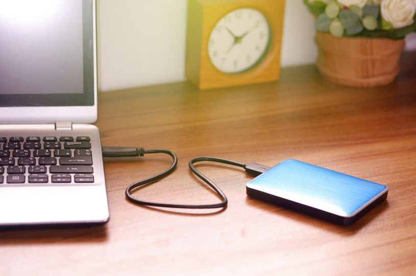 How-To-Charge-A-Laptop-With-A-Powerbank-1