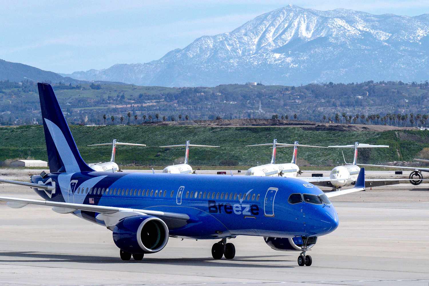 TAL-breeze-airlines-san-bernardino-airport-1DOLUPGADE0423-1829e24f75184fe5ad71d61d82a2a7ad