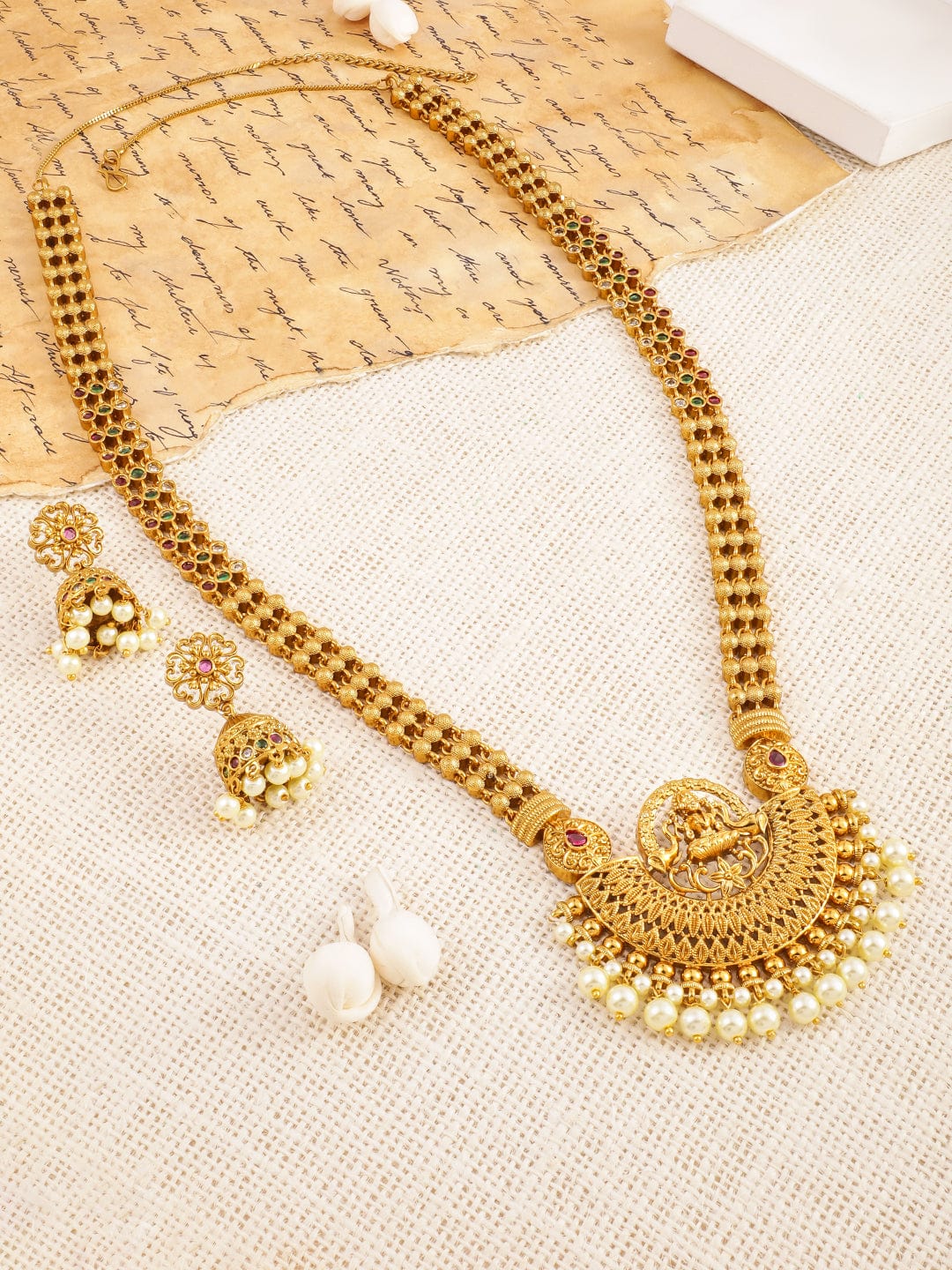 Jewellery as a Tribute to Womanhood-3