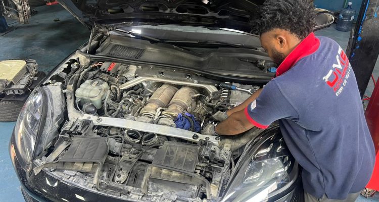 Car-repair-service-center-in-dubai