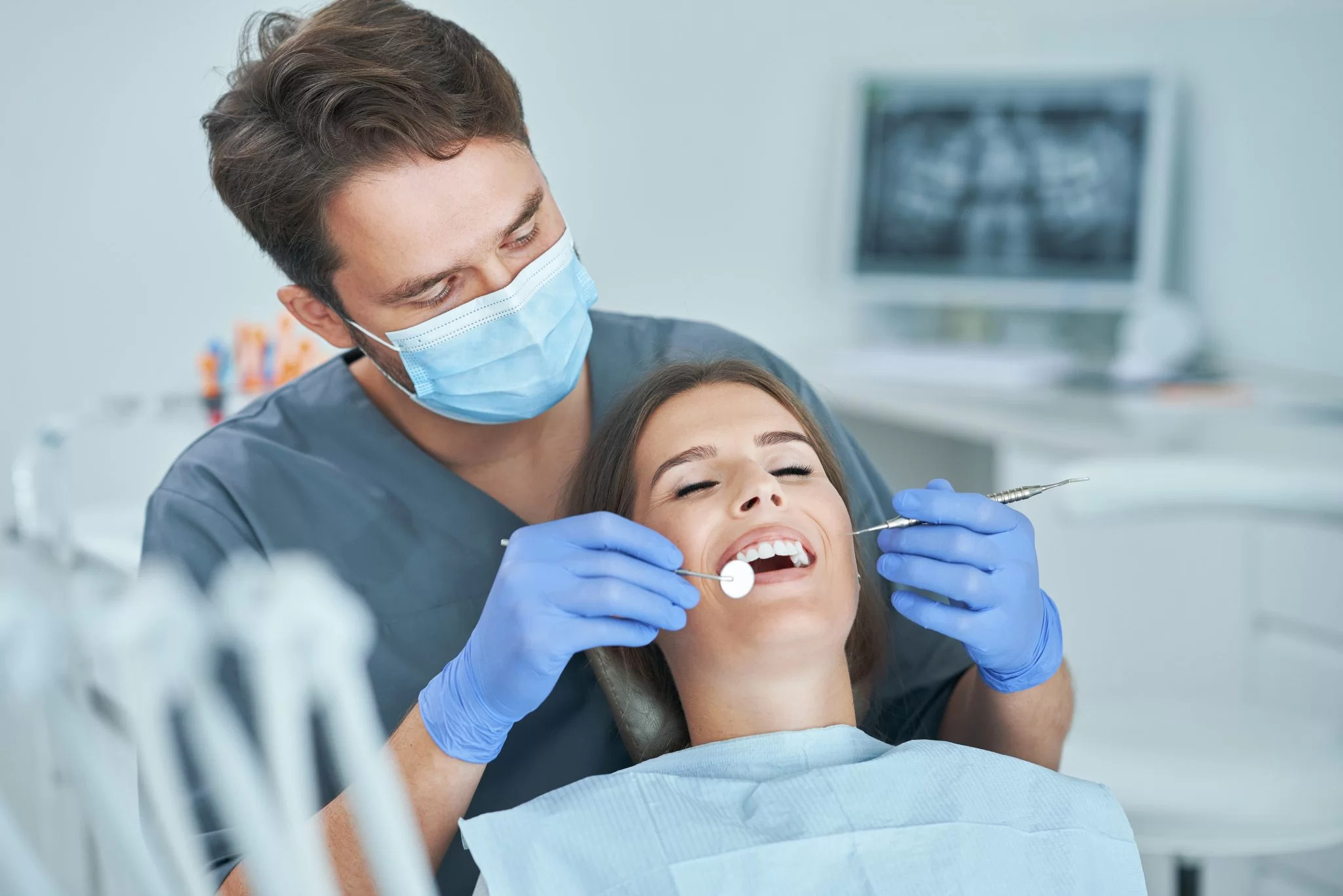male-dentist-woman-dentist-office-scaled