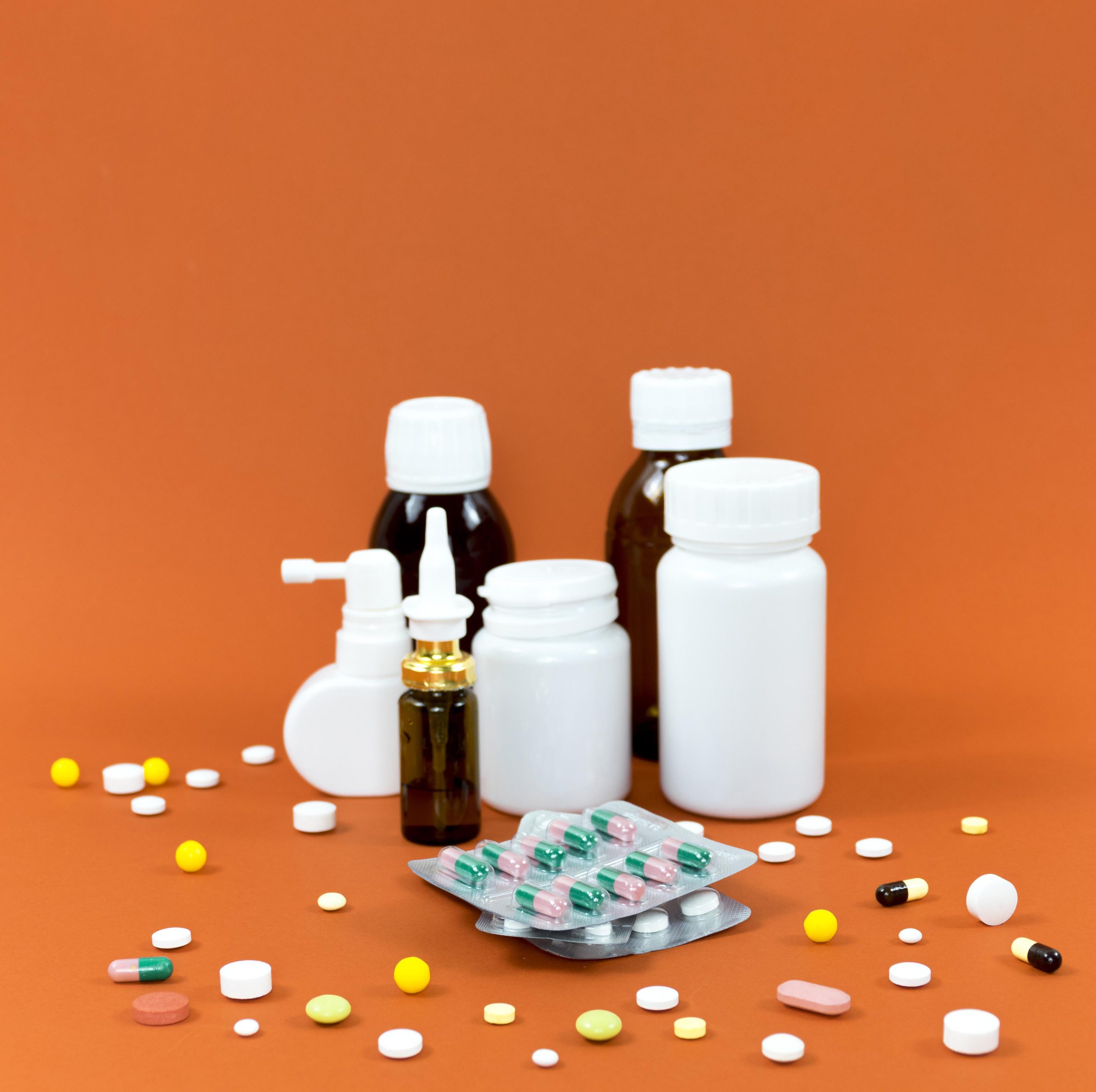 high-angle-pill-containers-with-foils