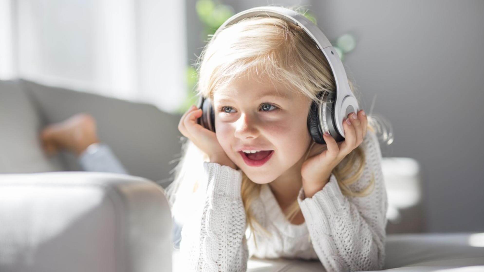 kids-listening-to-audiobooks