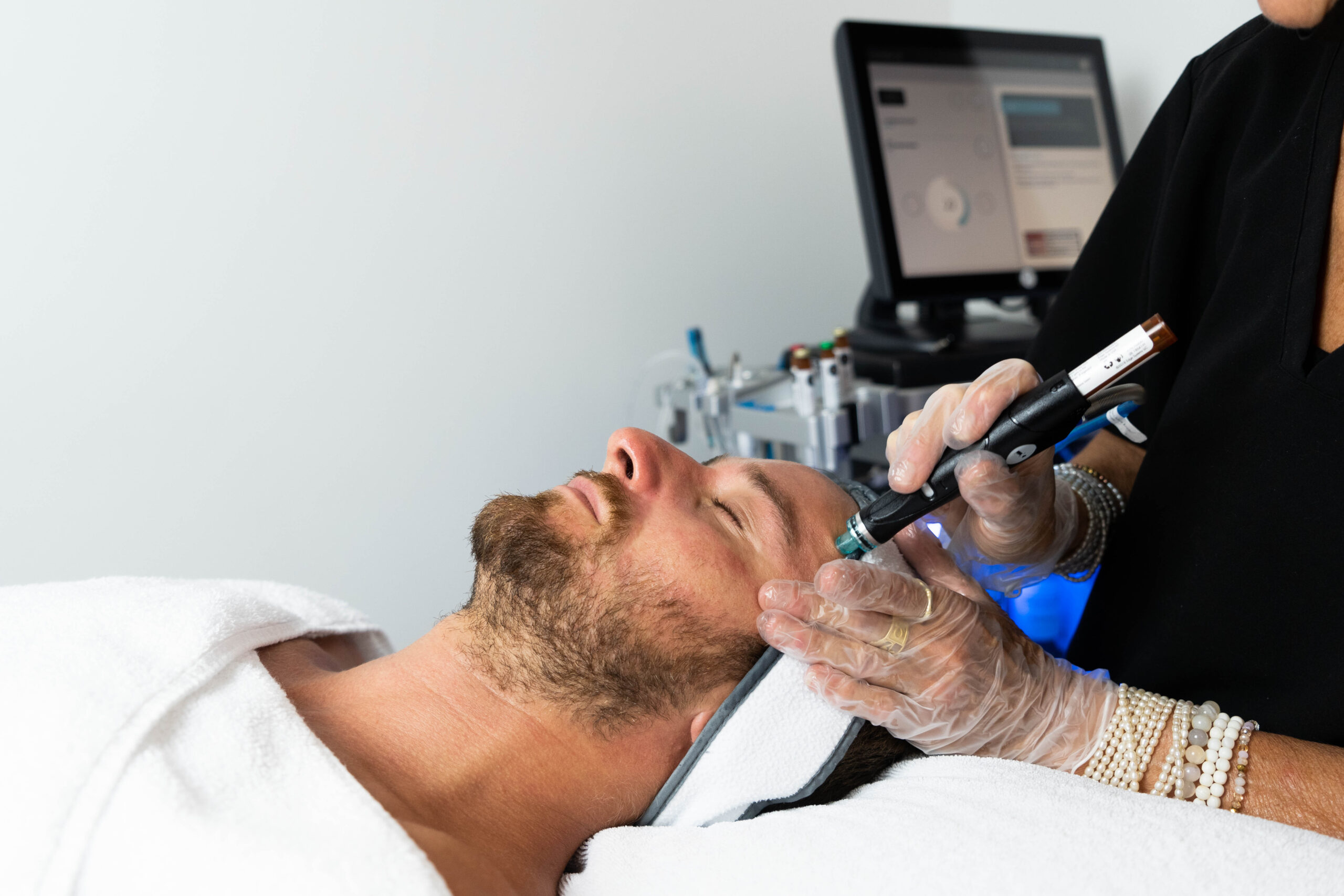 Hydrafacial For Men in dubai